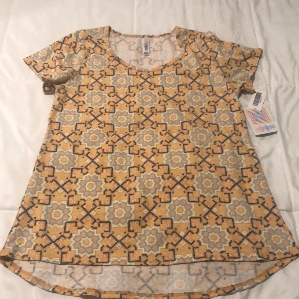 NWT LuLaRoe classic T shirt with a warm pattern soft scoop neck for women medium